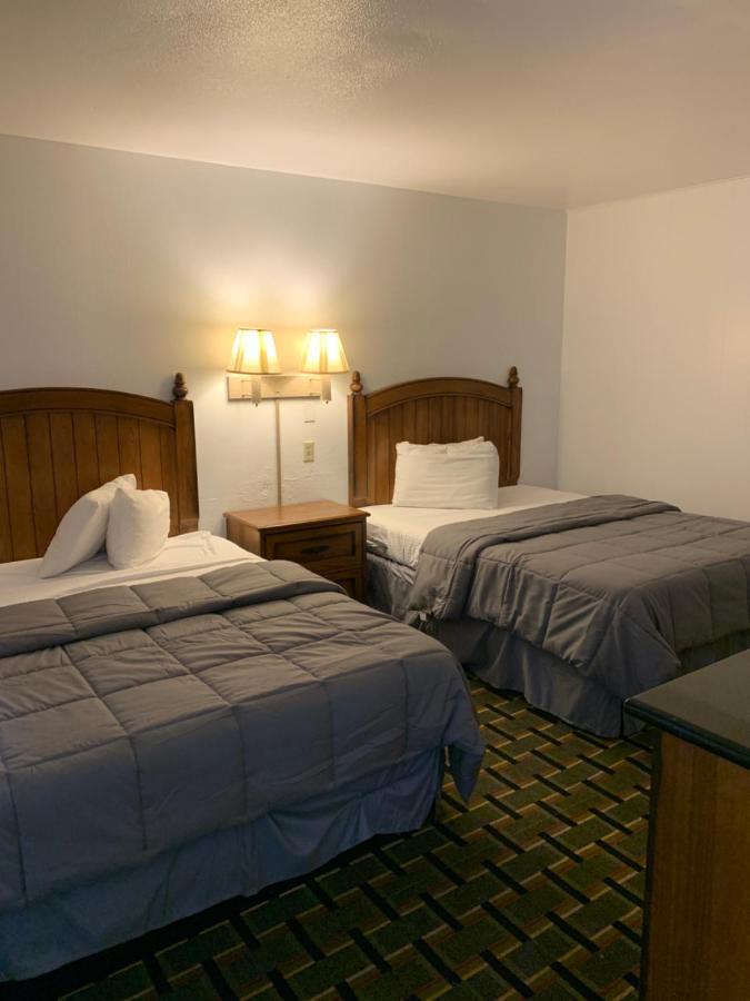 Rodeway Inn & Suites ราโทน ภายนอก รูปภาพ