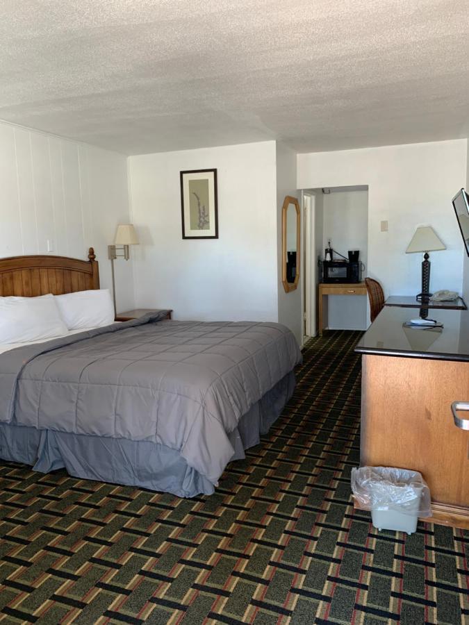 Rodeway Inn & Suites ราโทน ภายนอก รูปภาพ