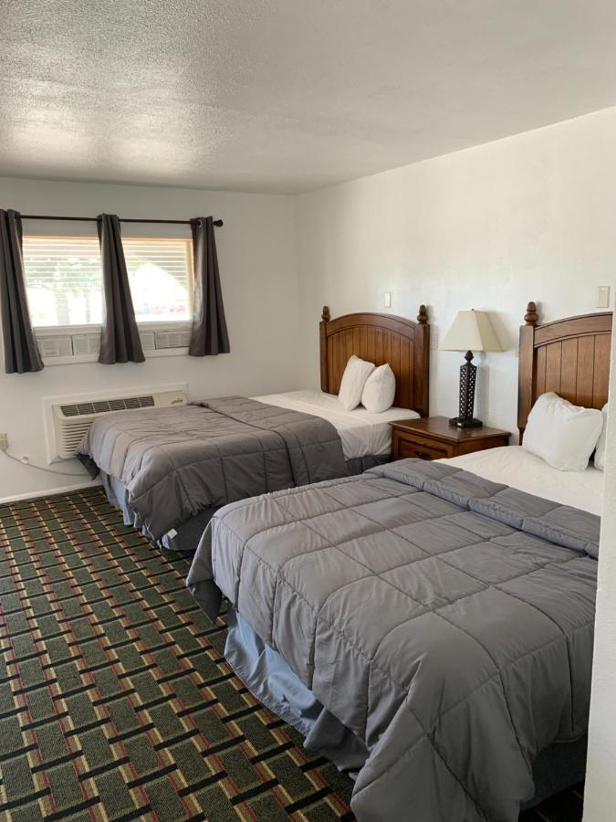 Rodeway Inn & Suites ราโทน ภายนอก รูปภาพ