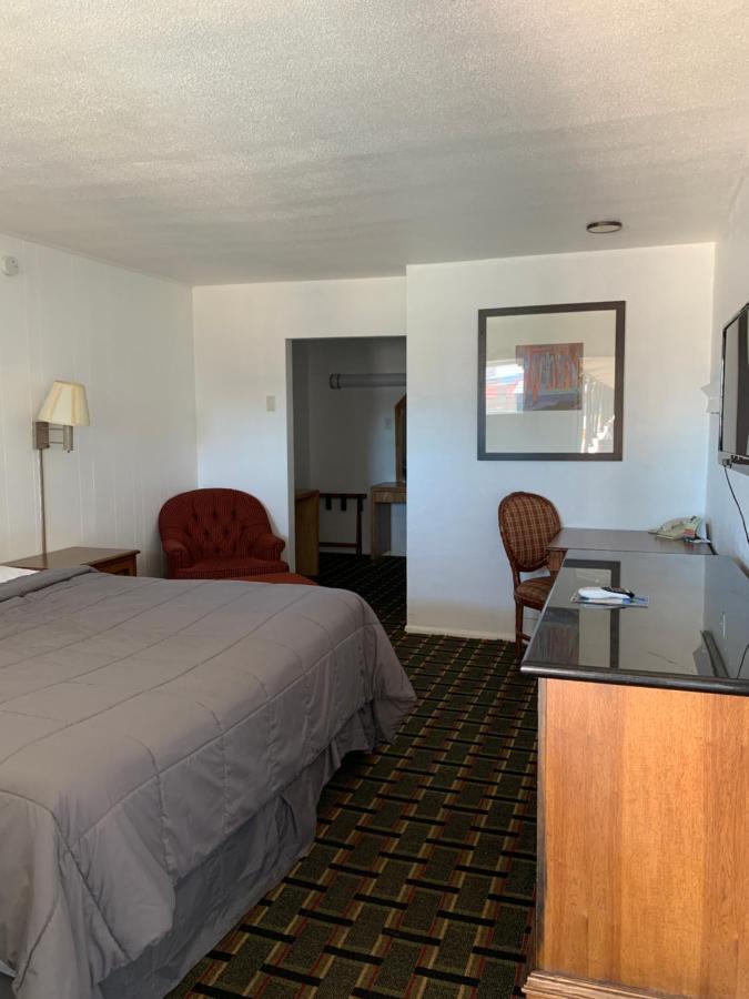 Rodeway Inn & Suites ราโทน ภายนอก รูปภาพ