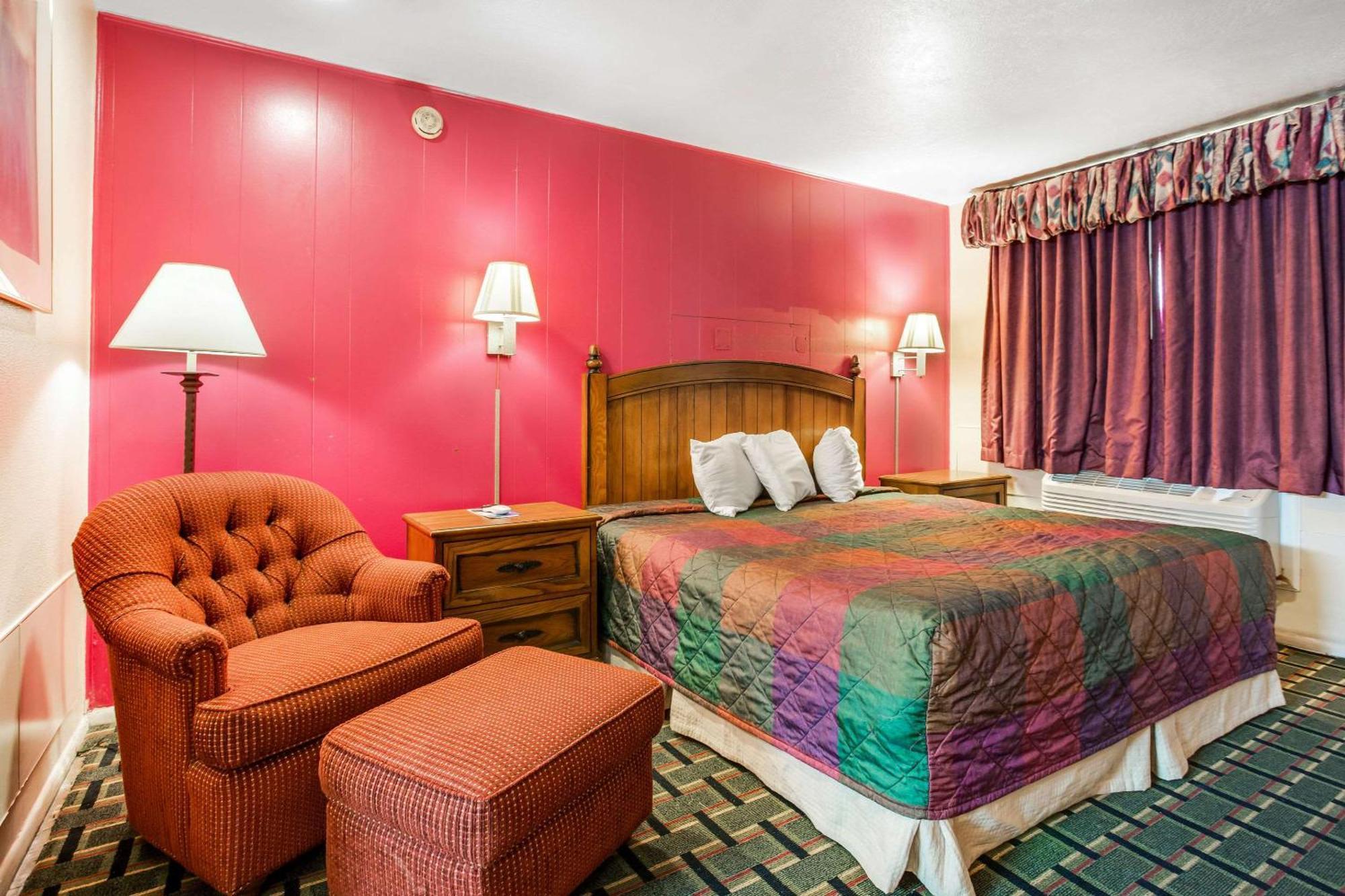 Rodeway Inn & Suites ราโทน ภายนอก รูปภาพ