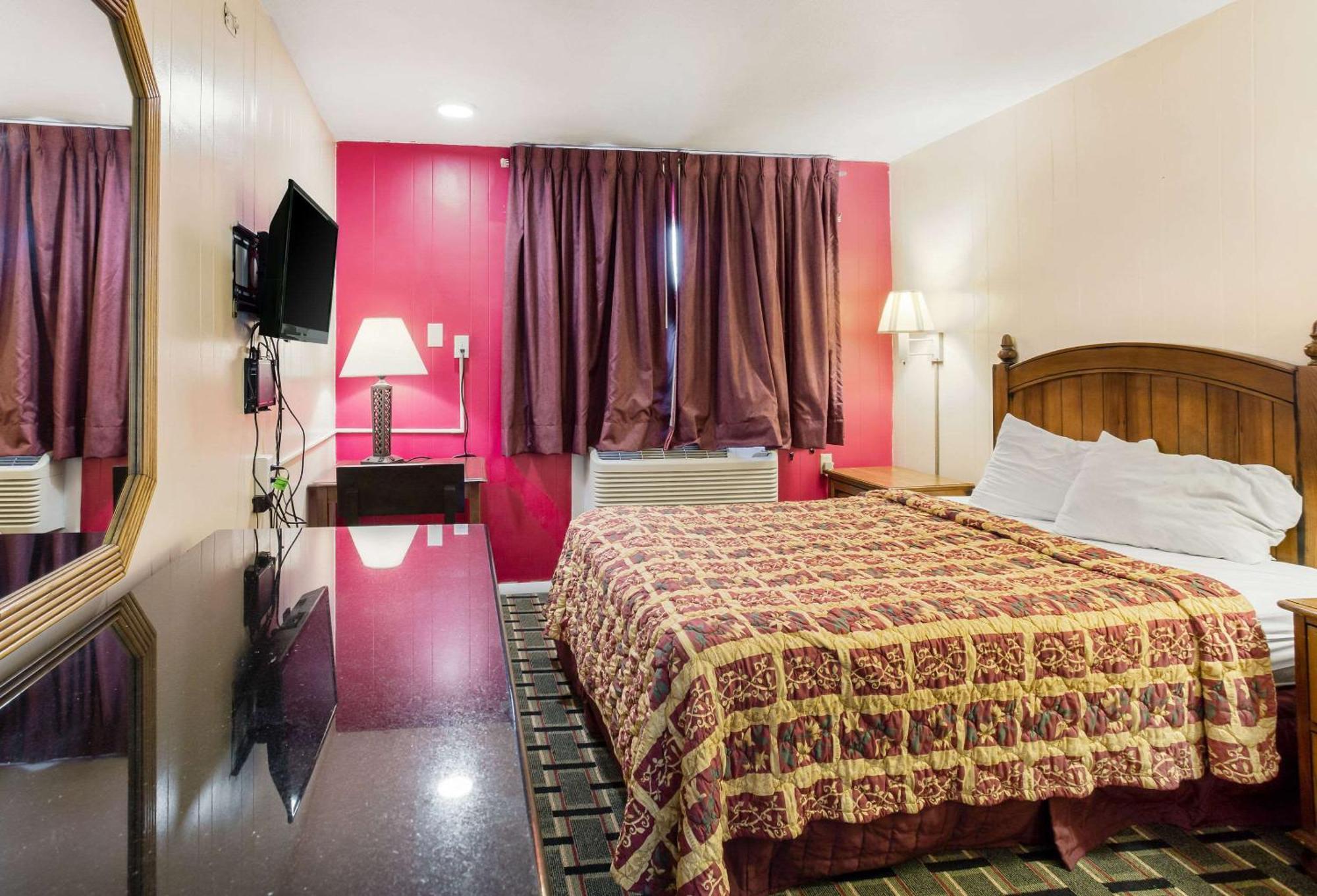 Rodeway Inn & Suites ราโทน ภายนอก รูปภาพ